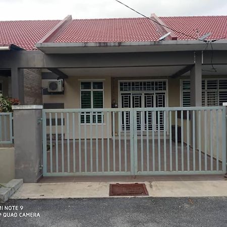 Maryam Homestay Jertih Luaran gambar
