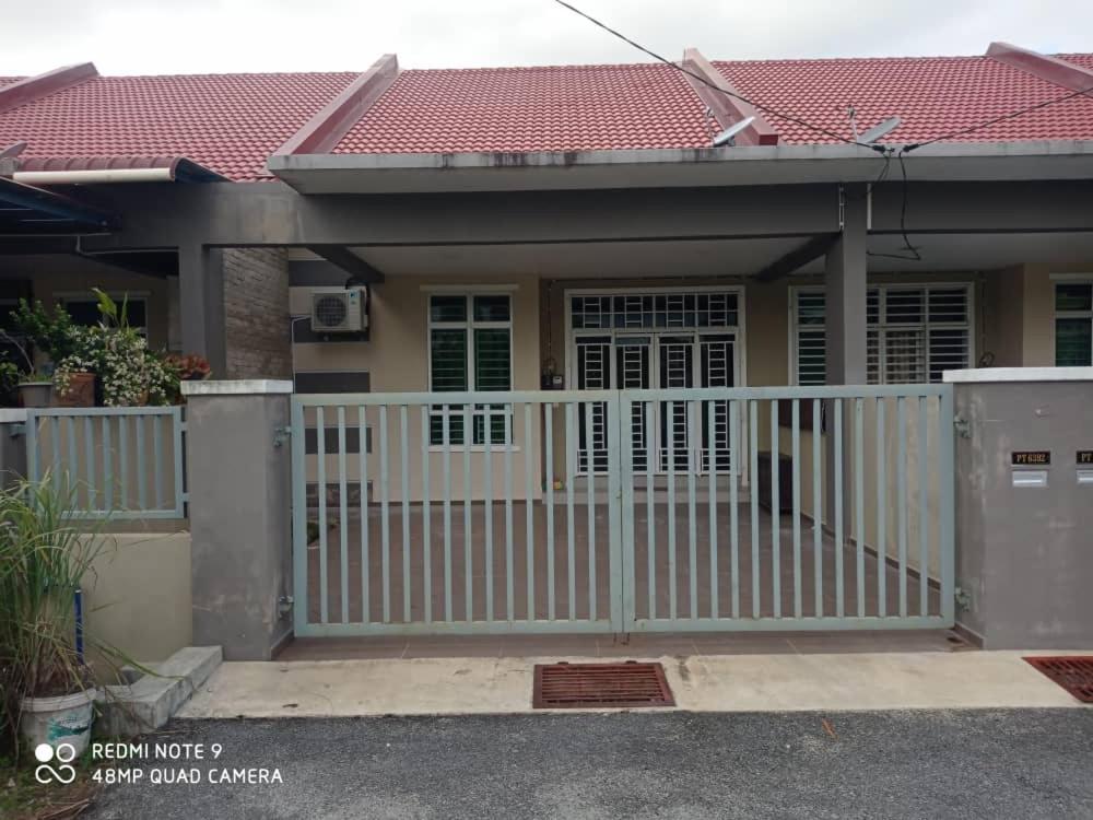 Maryam Homestay Jertih Luaran gambar